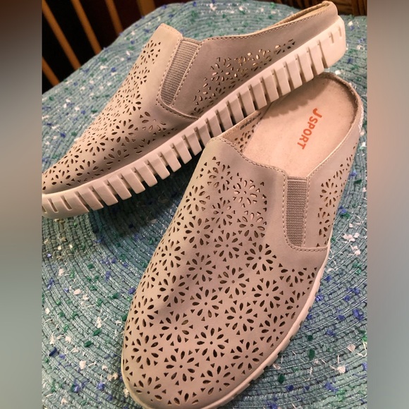 Woman’s J SPORT Shoe - Picture 8 of 10